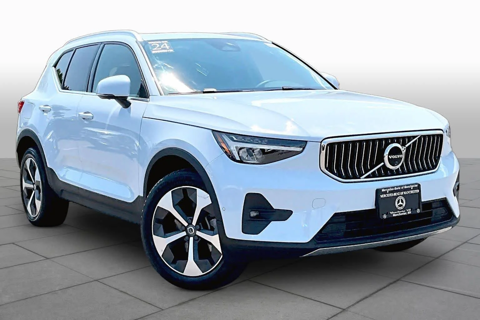 Pre-Owned 2024 Volvo XC40 Plus Bright Theme