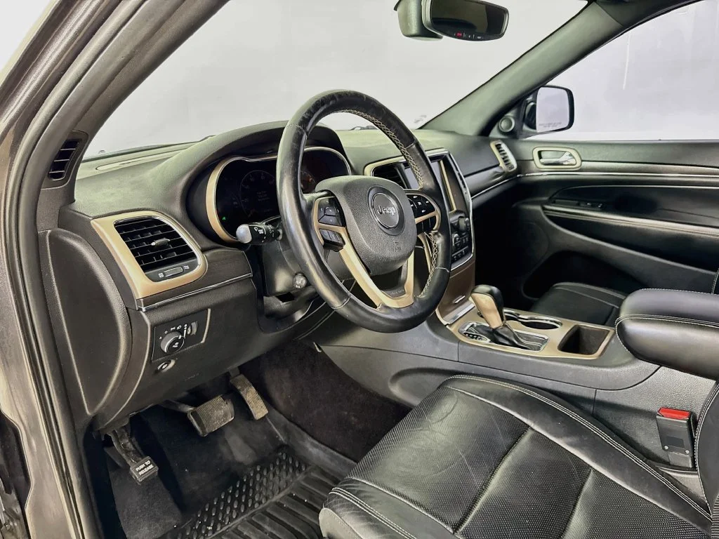 Used 2017 Gray Jeep Limited image 9