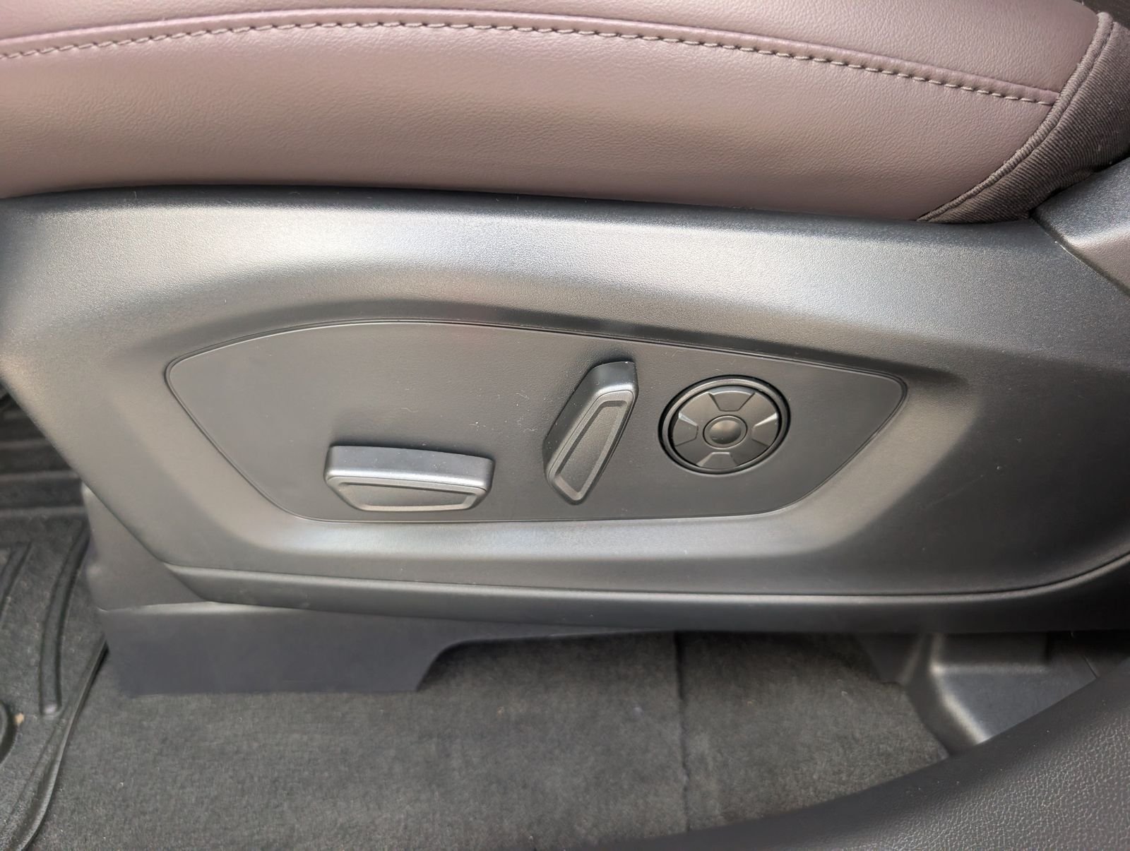 New 2026 Star White Metallic Tri-Coat Ford Platinum image 16