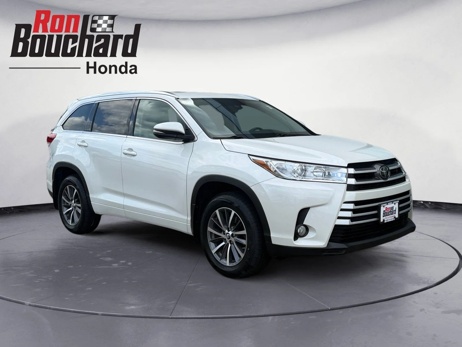 Used 2017 Blizzard Pearl Toyota XLE image 1