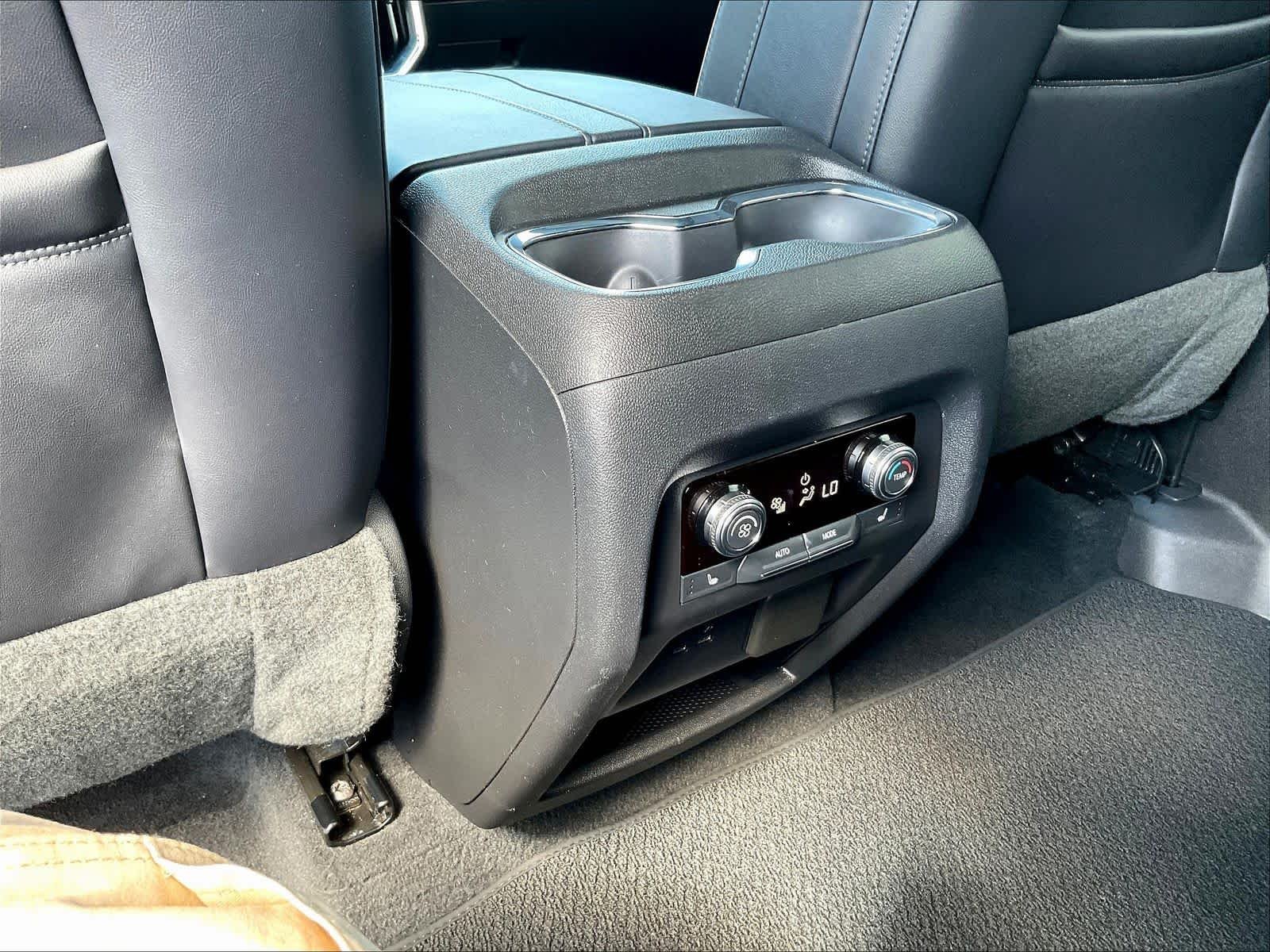 2024 GMC Acadia Denali - Photo 12