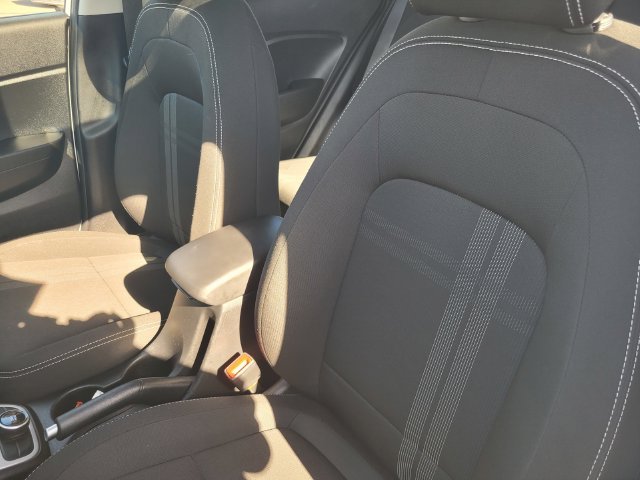Used 2025 White Hyundai SEL image 13