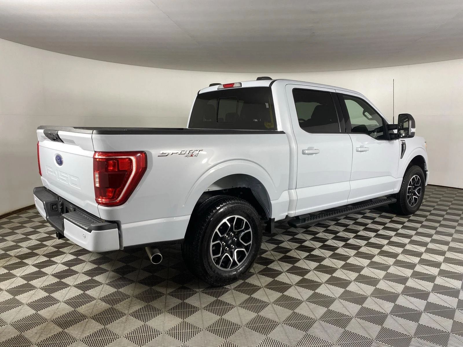 Used 2022 Space White Ford  image 8