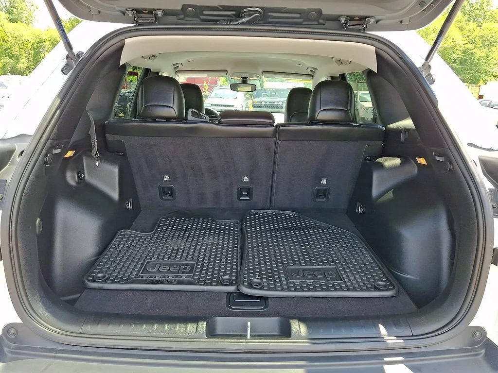 Used 2020 Bright White Clearcoat Jeep Trailhawk image 31