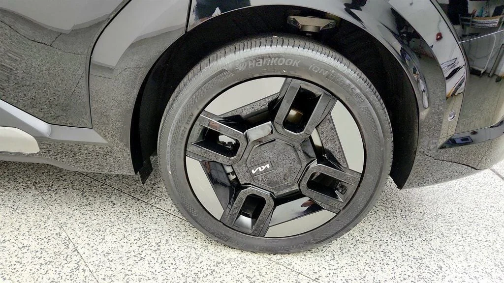 Used 2024 Aurora Black Pearl Kia GT-Line AWD image 9