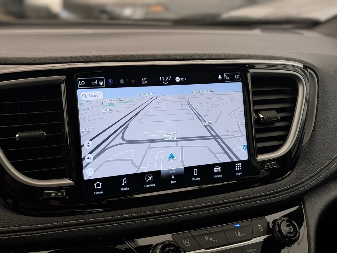 New 2027 White Chrysler Select - - AWD - 3.6L Pentastar V6 - Adaptive Cruise Control - Blind Spot Monitor & More! image 24