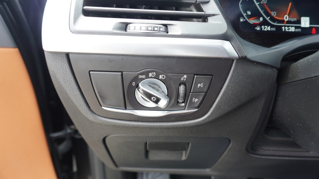 Used 2022 Gray BMW sDrive30i image 20