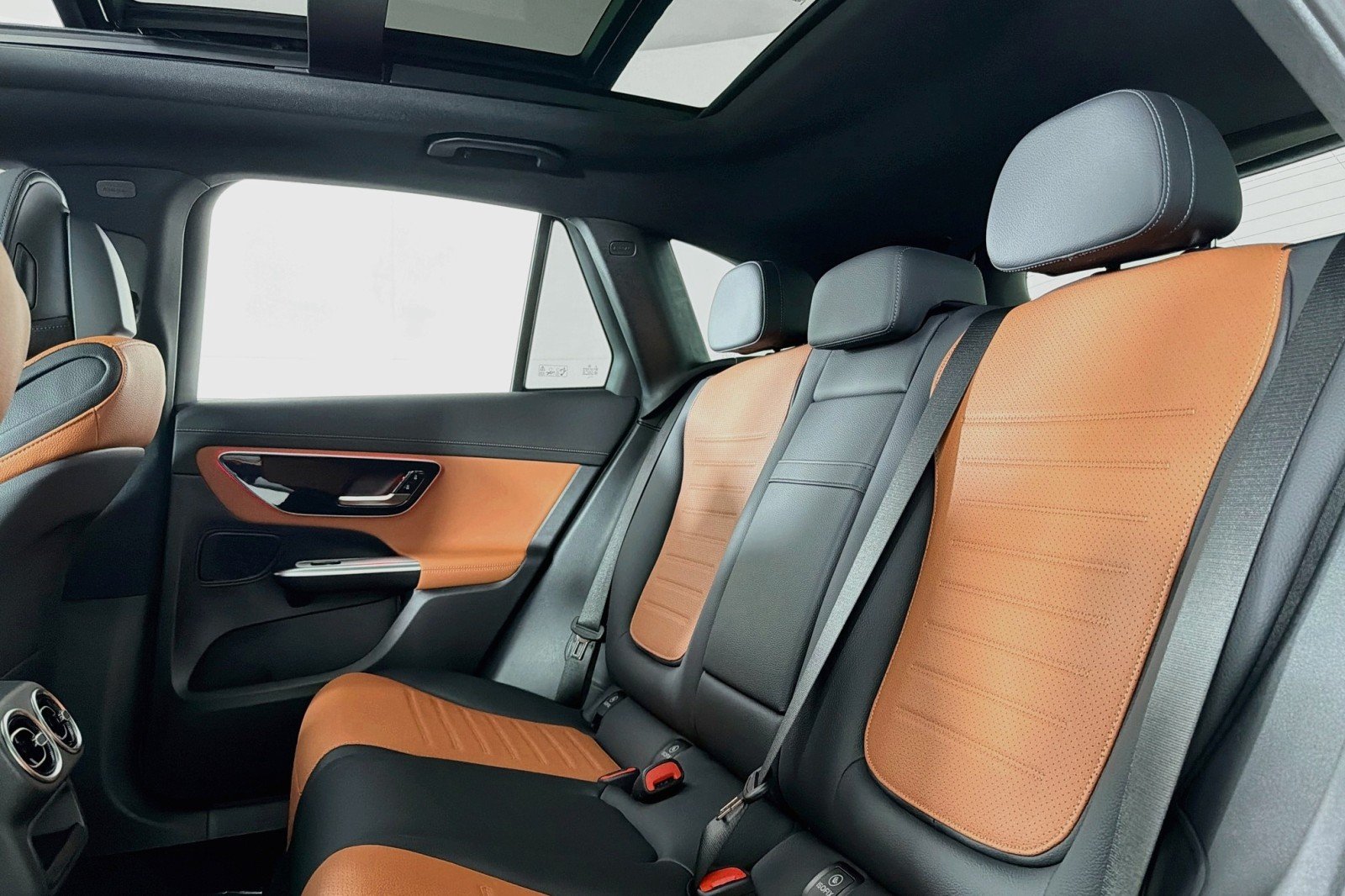 New 2026 Polar White Mercedes-Benz GLC 300 SUV image 7