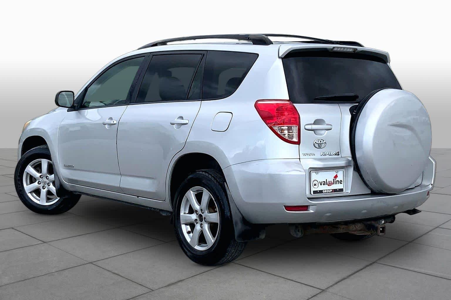Used 2007 Classic Silver Metallic Toyota Limited image 11