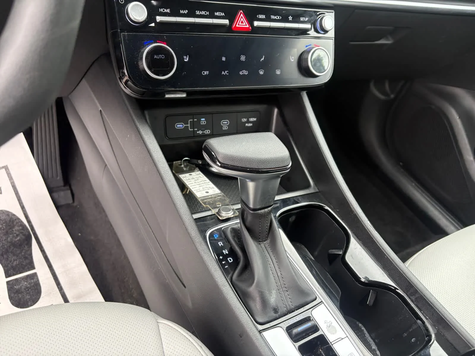 Used 2025 Hampton Gray Hyundai SEL image 12