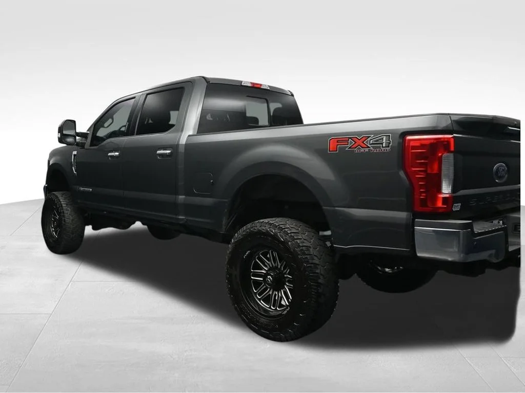 Used 2018 Gray Ford XLT image 3