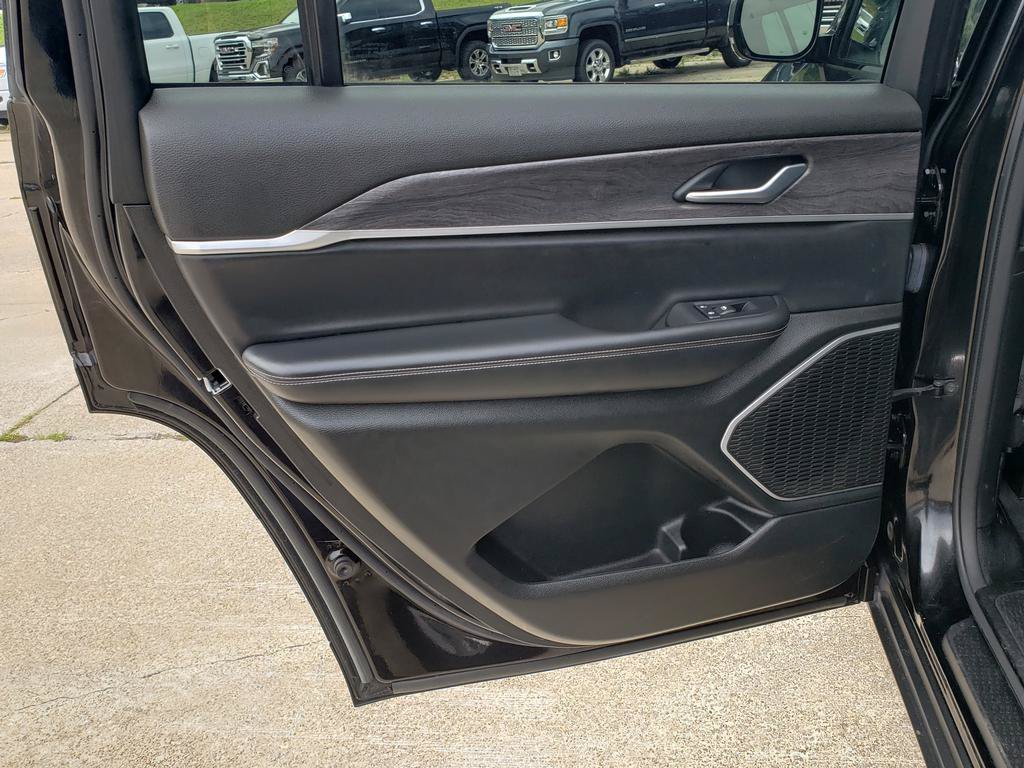 Used 2022 Diamond Black Crystal Pearlcoat Jeep Limited image 15