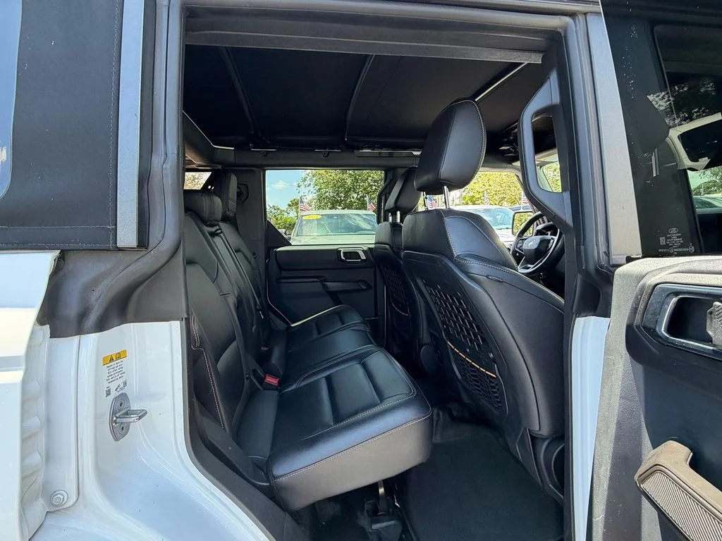 Used 2024 Oxford White Ford Badlands image 15