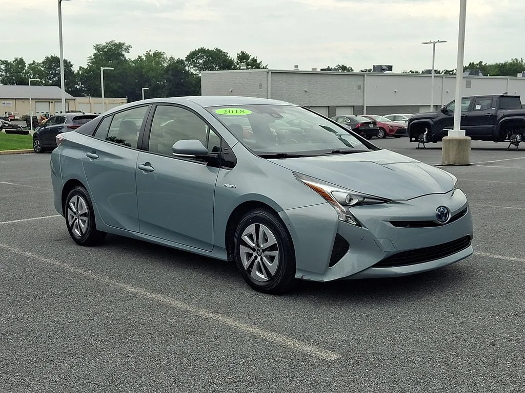 Certified Used 2018 Beige Toyota Three image 3