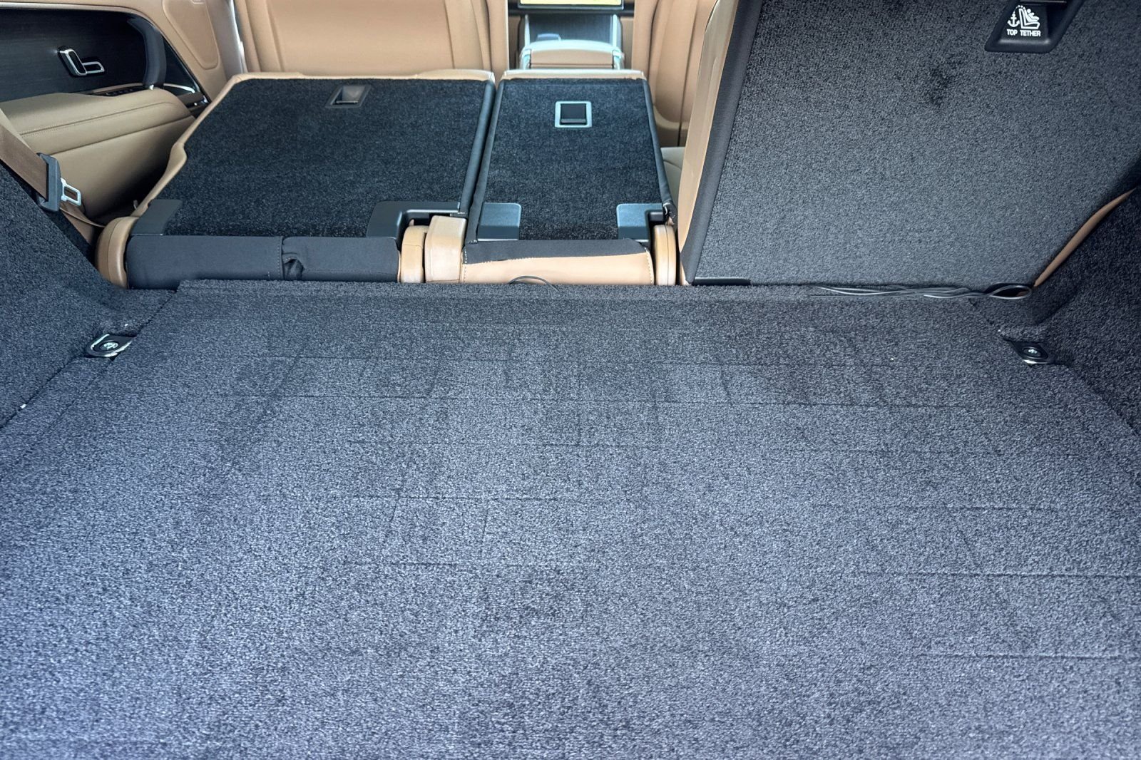 New 2026 Belgravia Green Land Rover SE image 16