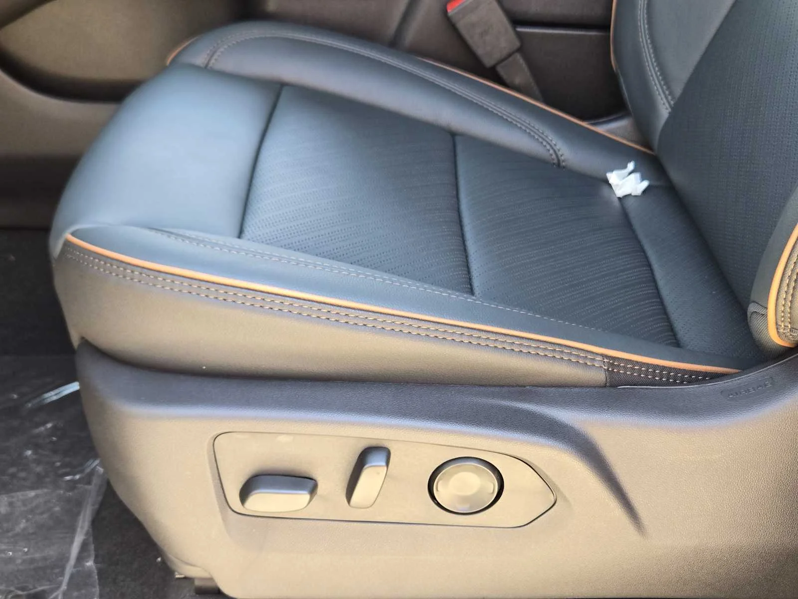 2027 GMC Yukon XL AT4 - Photo 16