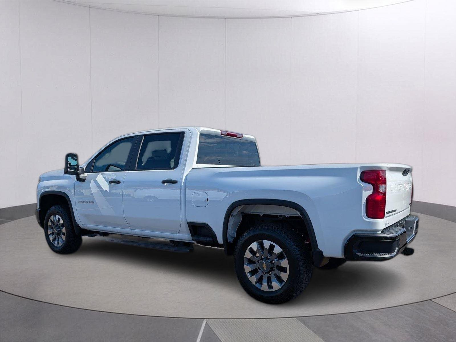 New 2026 Summit White Chevrolet Custom image 5