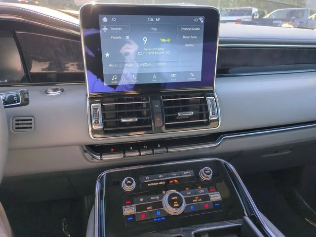 Used 2019 Black Lincoln Reserve image 20
