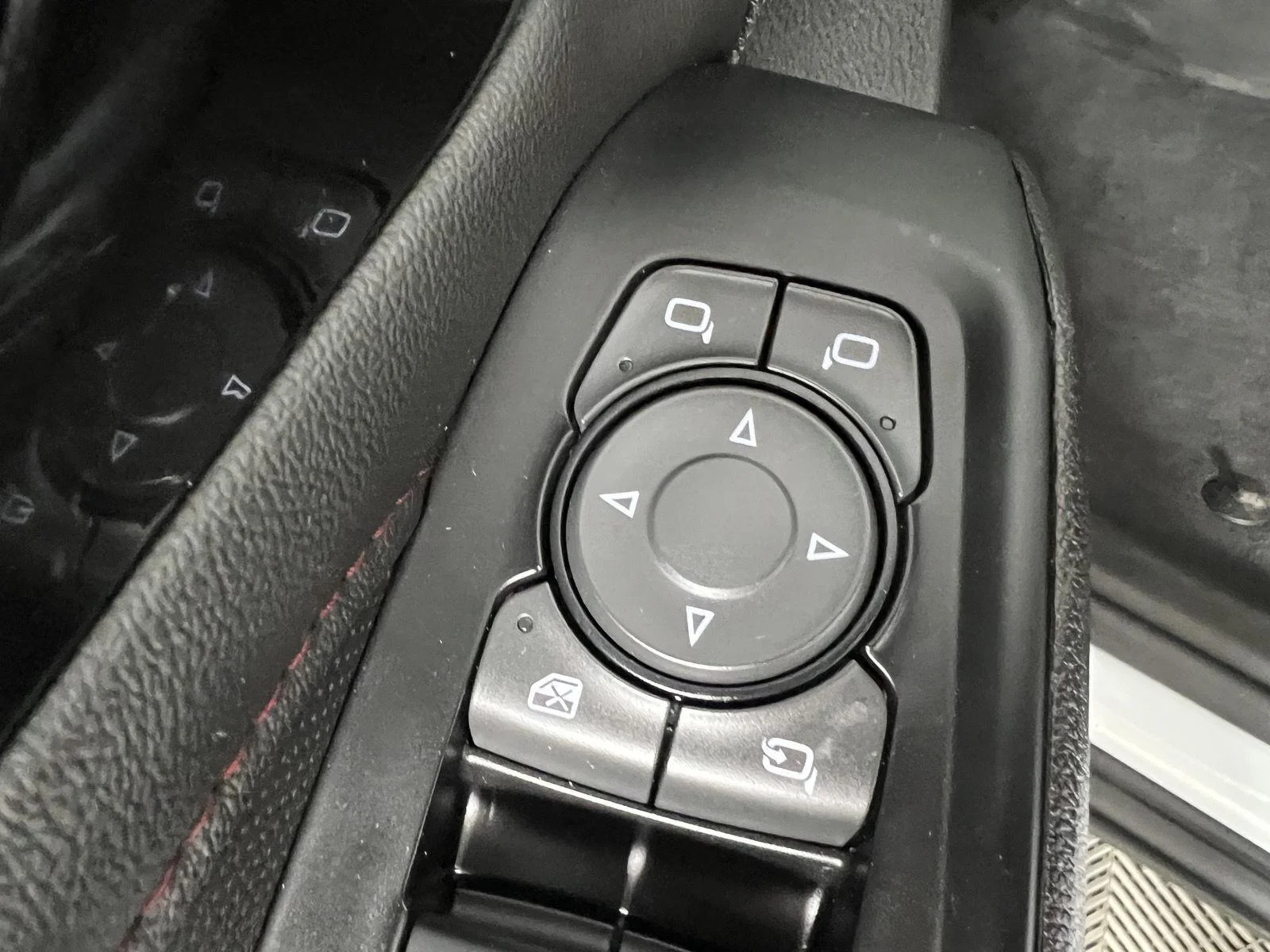 Used 2024 Summit White Chevrolet RS image 25