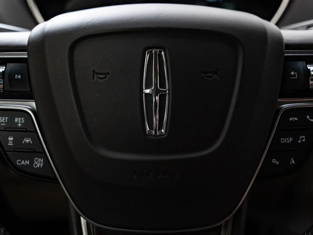 Used 2020 Pristine White Lincoln Reserve image 32