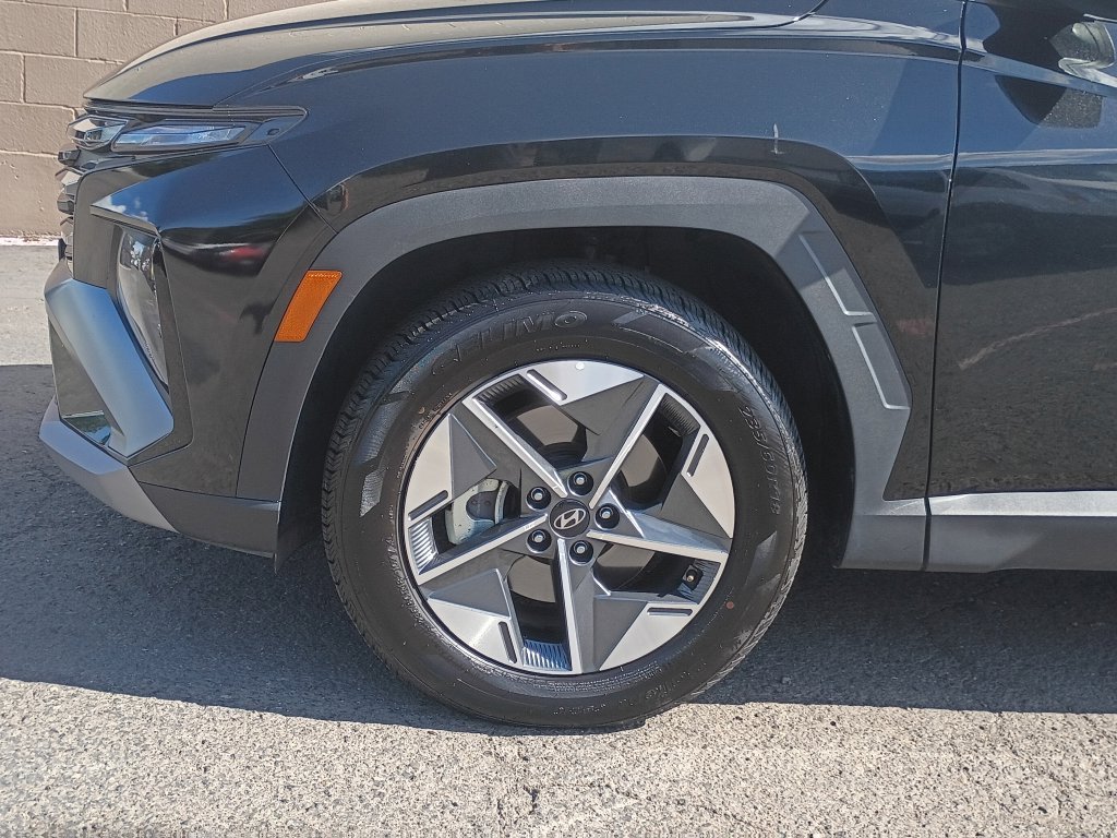 Certified Used 2025 Black Hyundai SEL image 9