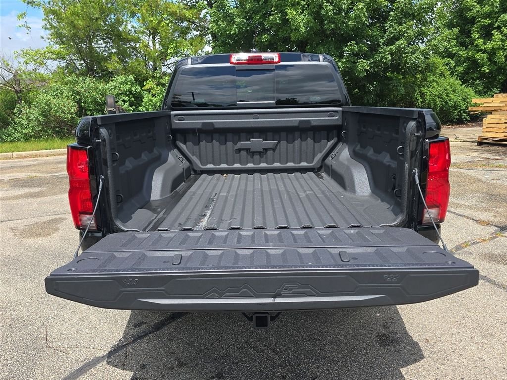 Used 2025 Black Chevrolet Z71 image 13