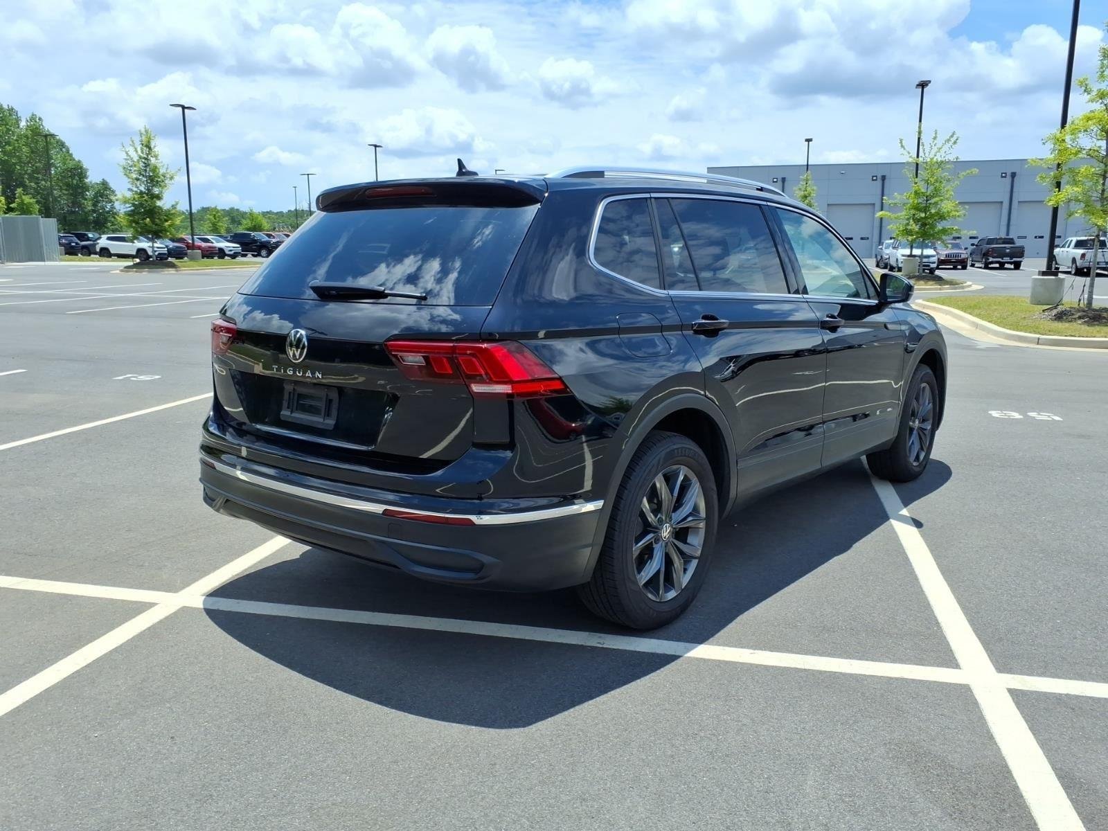 Used 2023 Deep Black Pearl Volkswagen SE image 2