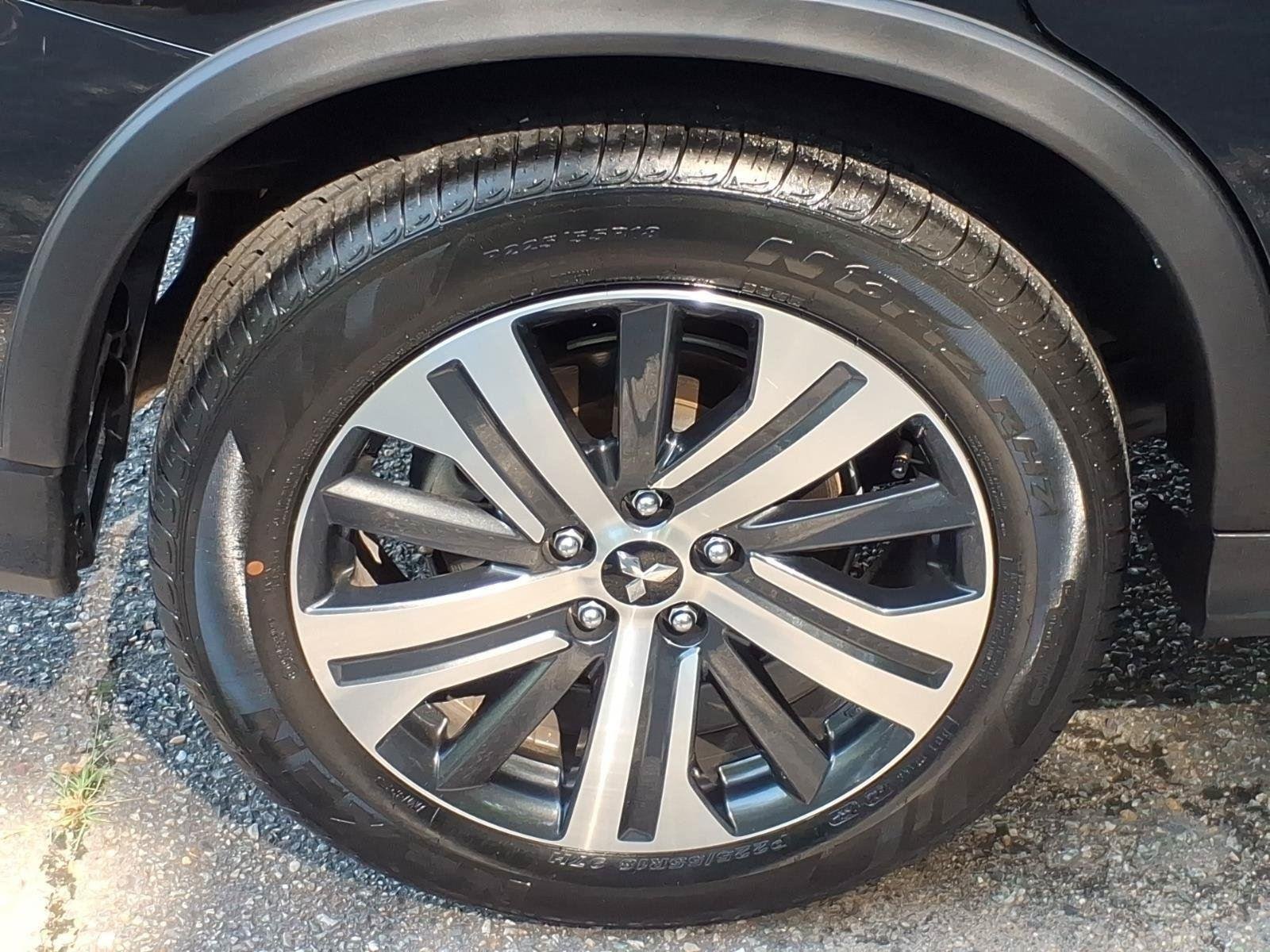 Used 2025  MITSUBISHI  image 10