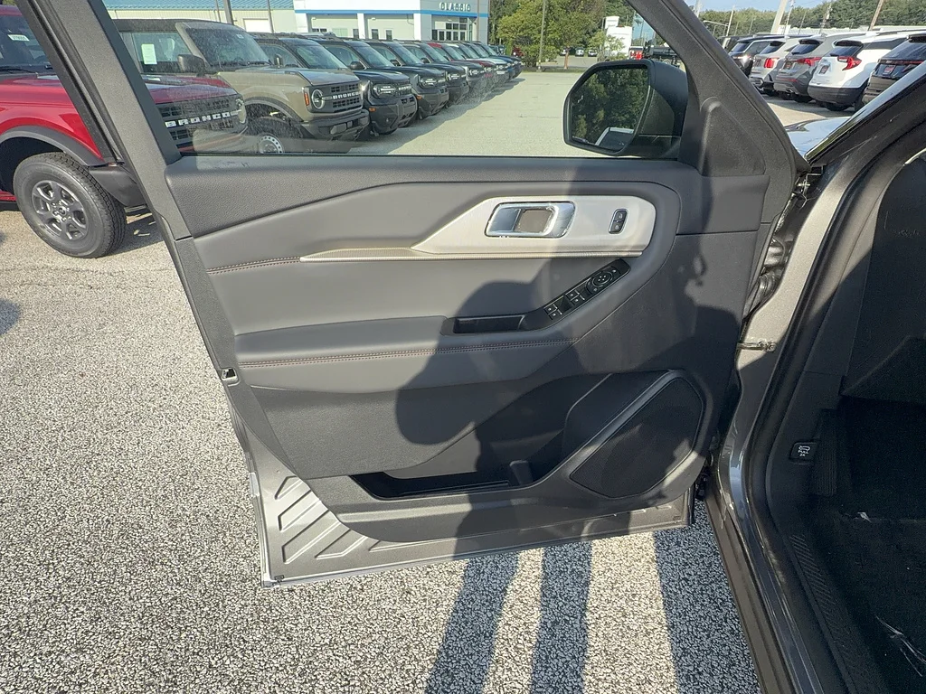 New 2026 Carbonized Gray Metallic Ford Active image 11