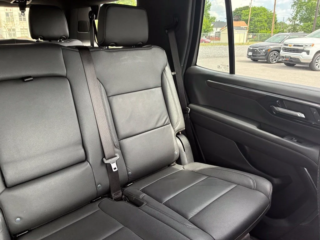 Used 2025 Summit White Chevrolet LT image 86