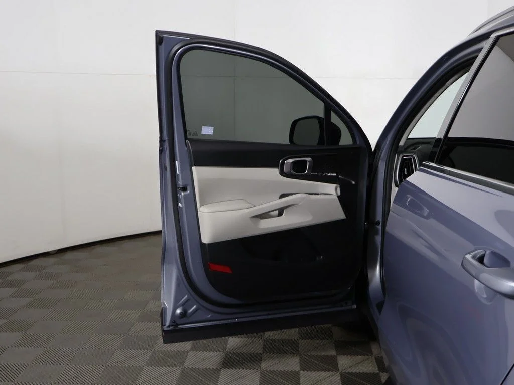 Used 2025 Silver Kia S image 22