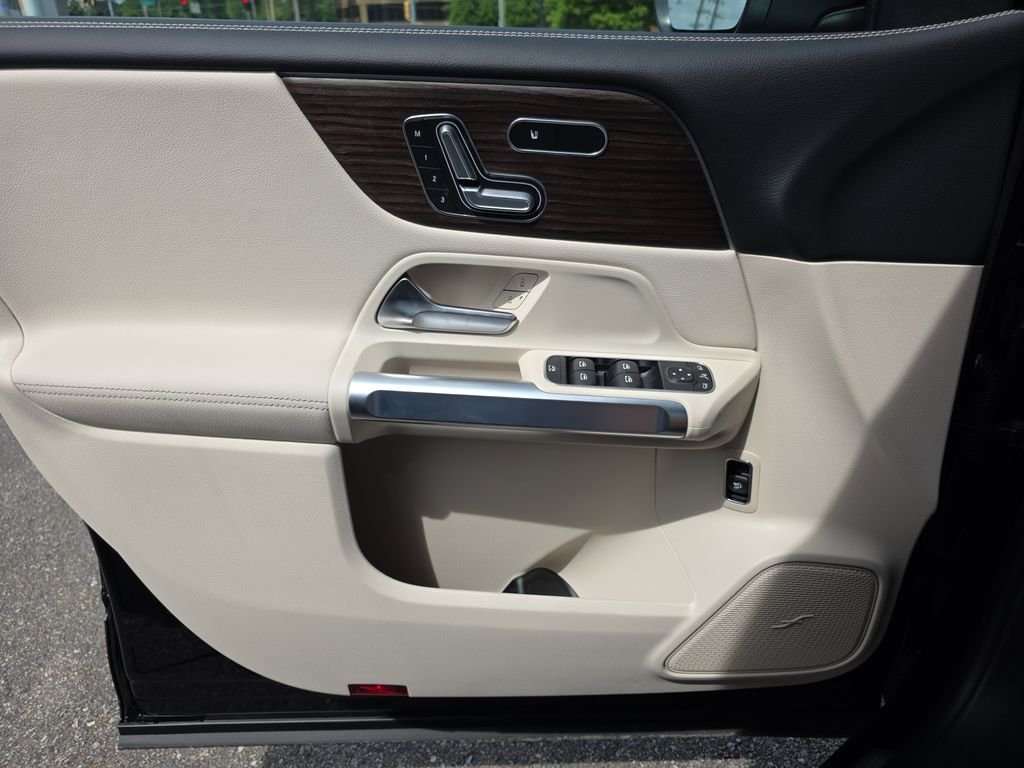 New 2026 Black Mercedes-Benz GLB 250 image 19