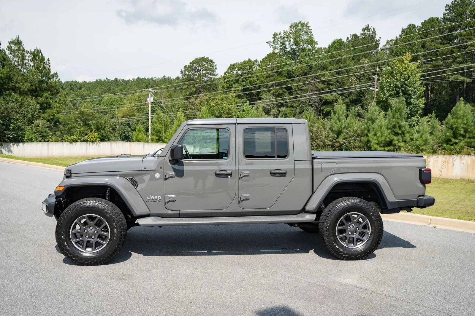 Used 2020 Gray Jeep Overland image 5