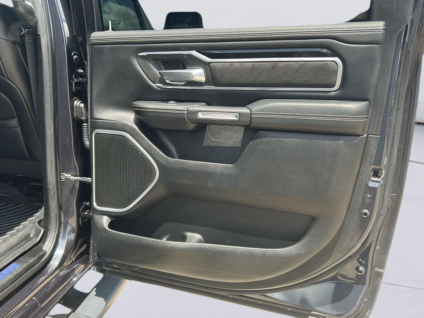 Used 2020 Diamond Black Crystal Pearlcoat Ram Laramie image 20