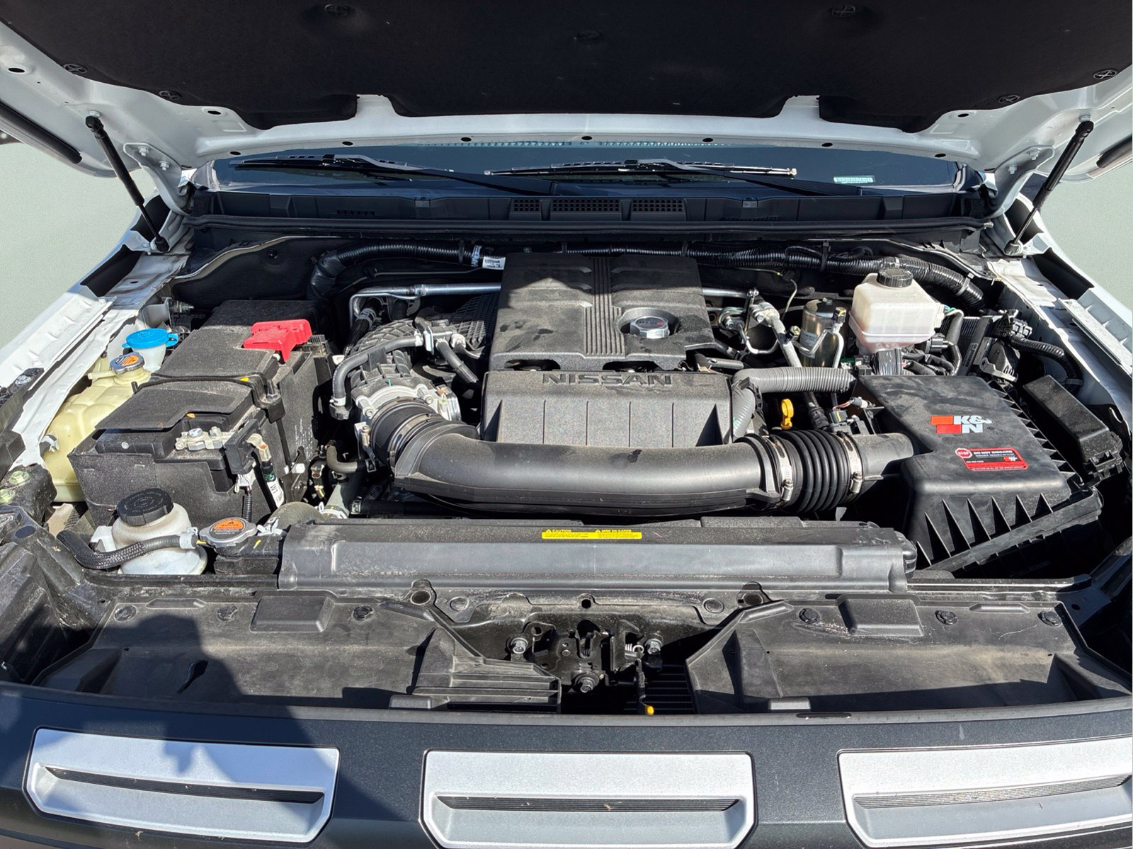 Used 2025 White Nissan PRO-4X image 34