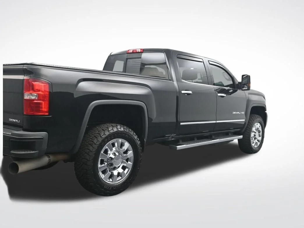 Used 2019 Black GMC Denali image 6