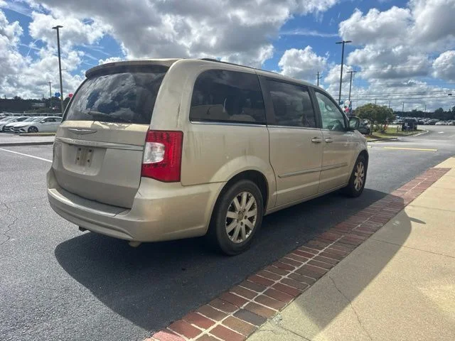 Used 2013 Beige Chrysler Touring image 7