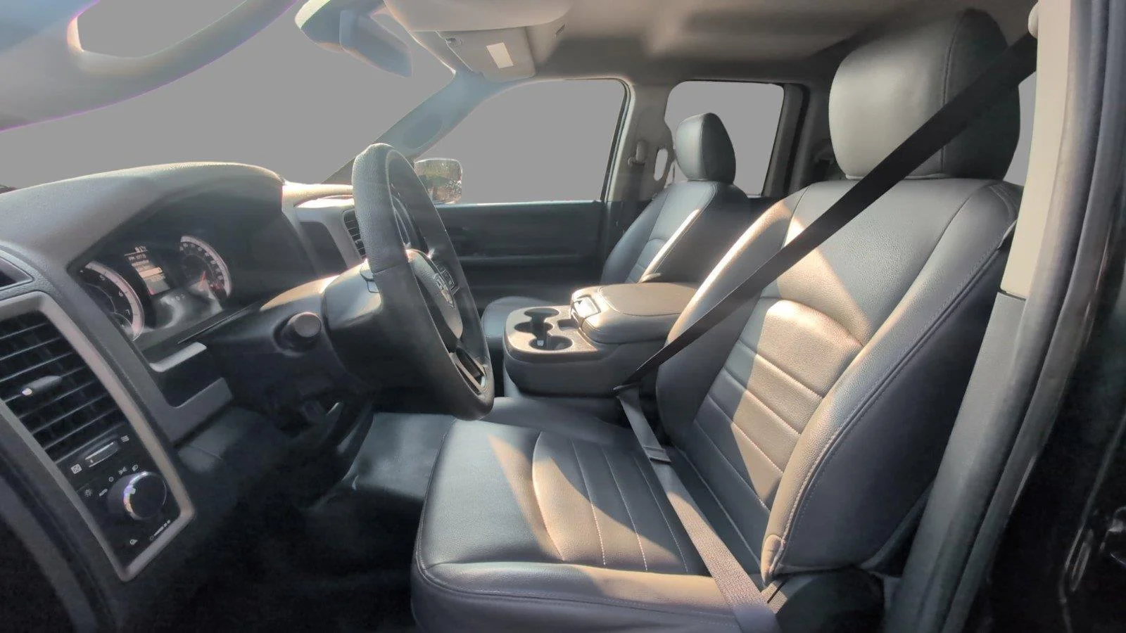Used 2020 Diamond Black Crystal Pearlcoat Ram Tradesman image 15