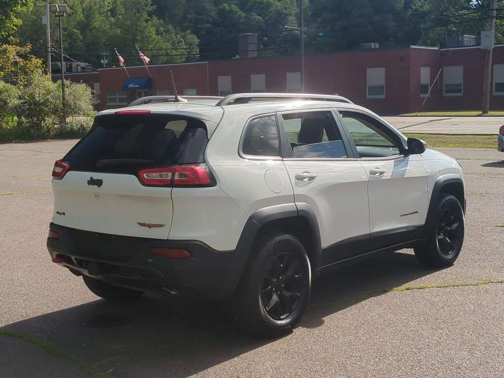Used 2016 White Jeep Trailhawk image 4