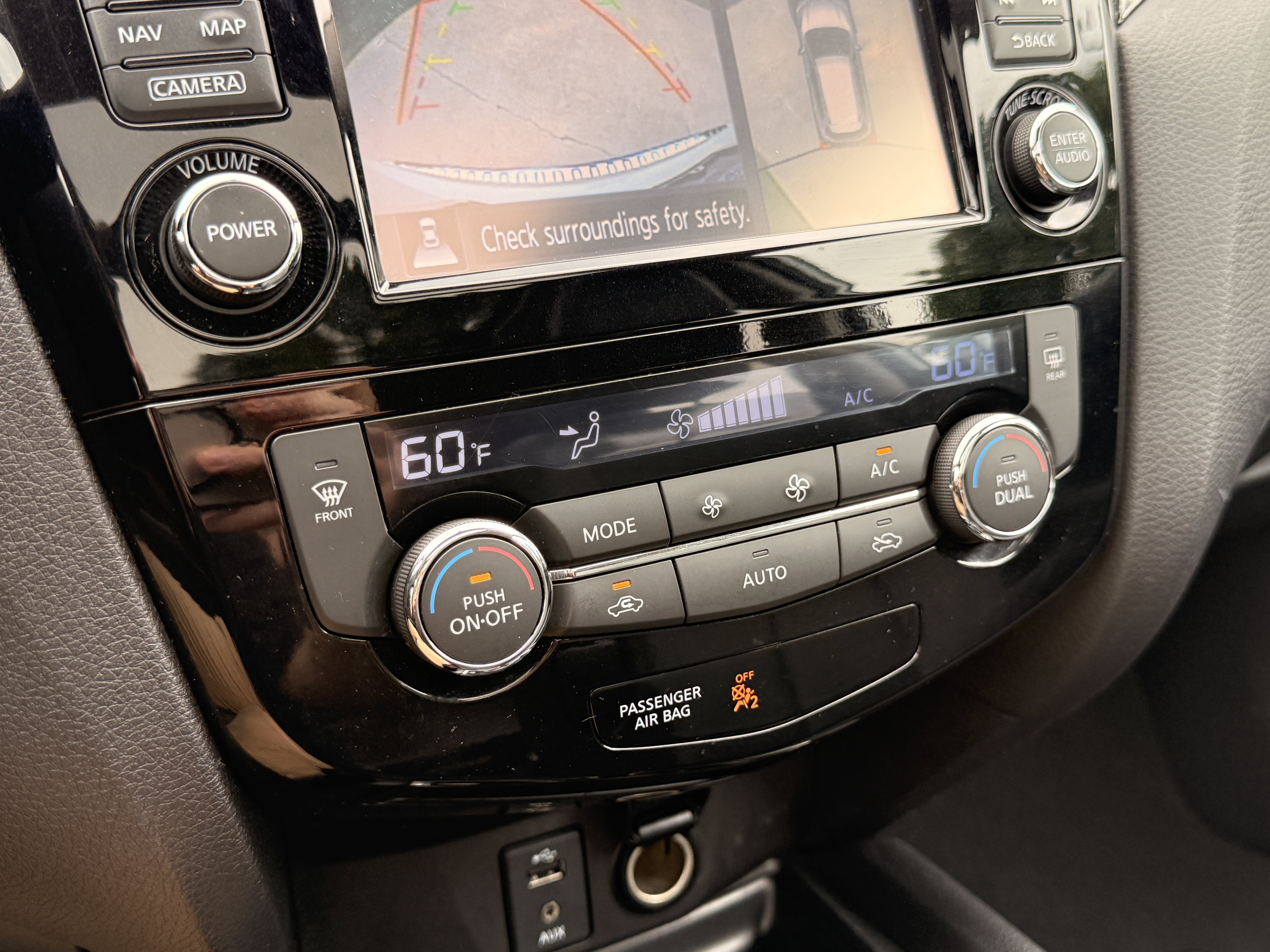 Used 2016 Pearl White Nissan SL image 5