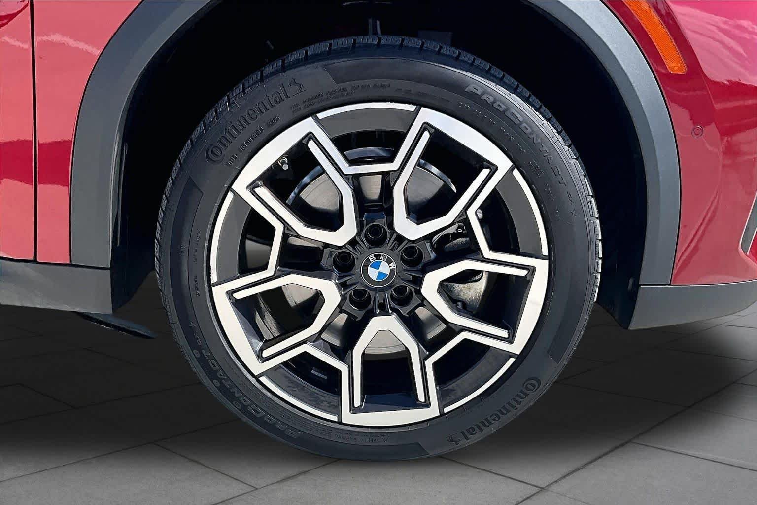 Used 2026 Vegas Red Metallic BMW xDrive28i image 10