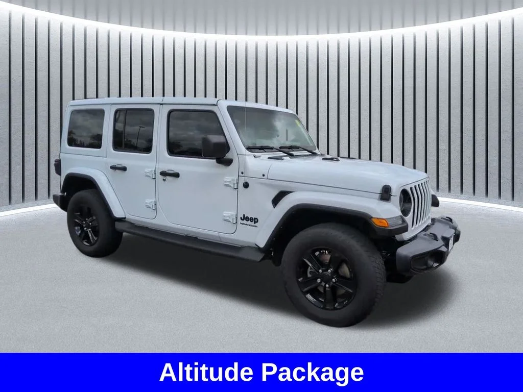 Used 2023 White Jeep Altitude image 5