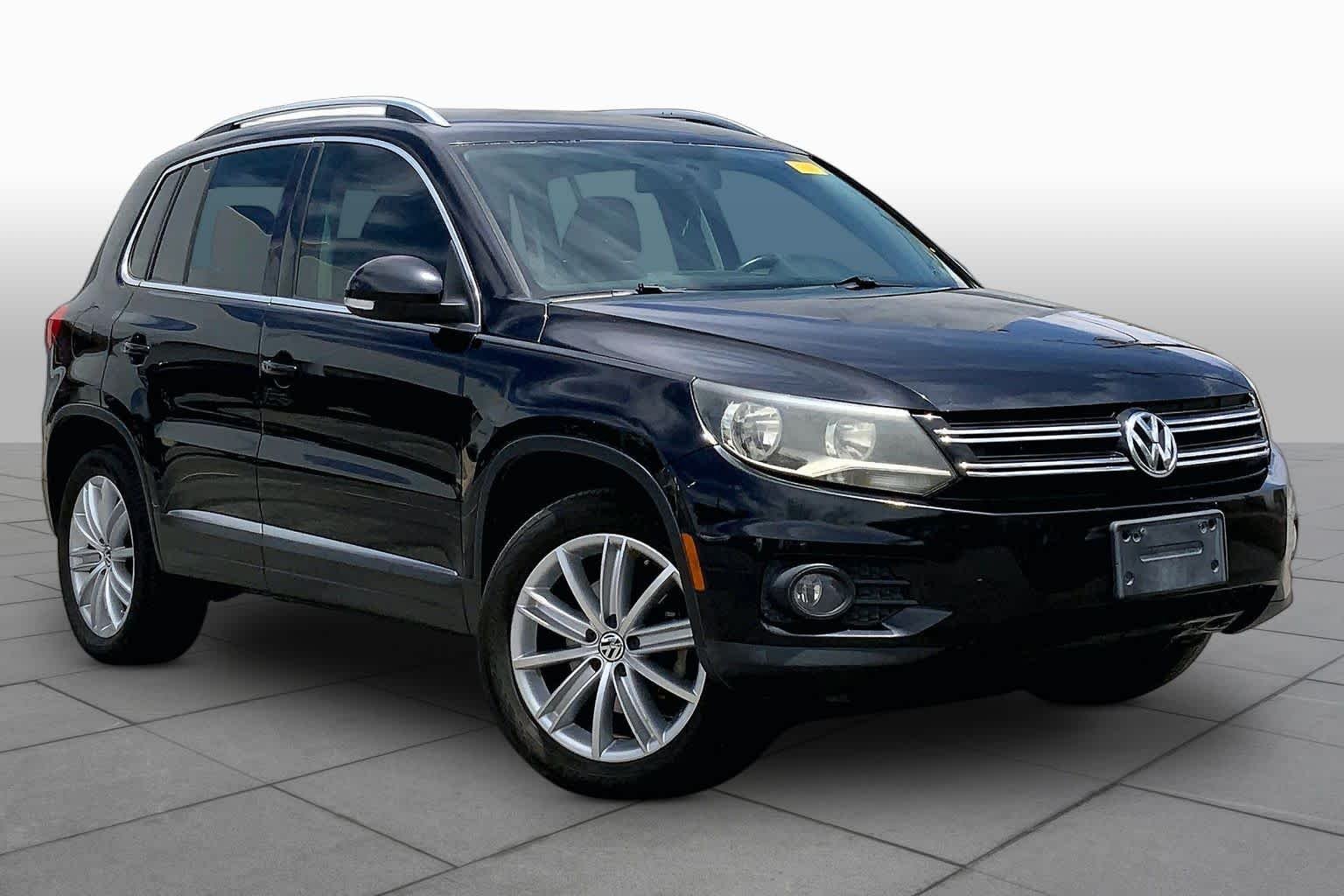 Used 2014 Reflex Silver Metallic Volkswagen SE image 3