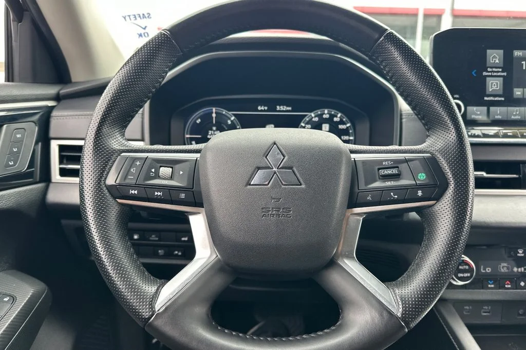 Used 2023  Mitsubishi SEL image 24