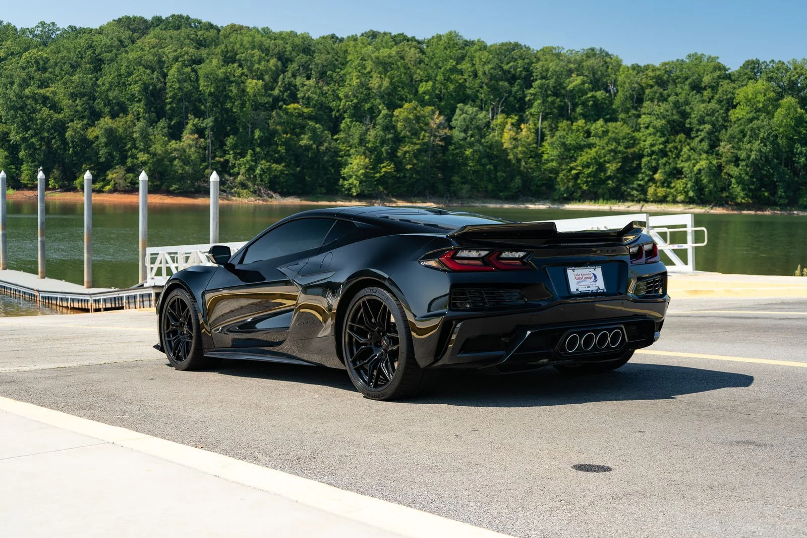 Used 2023 Black Chevrolet Z06 image 16