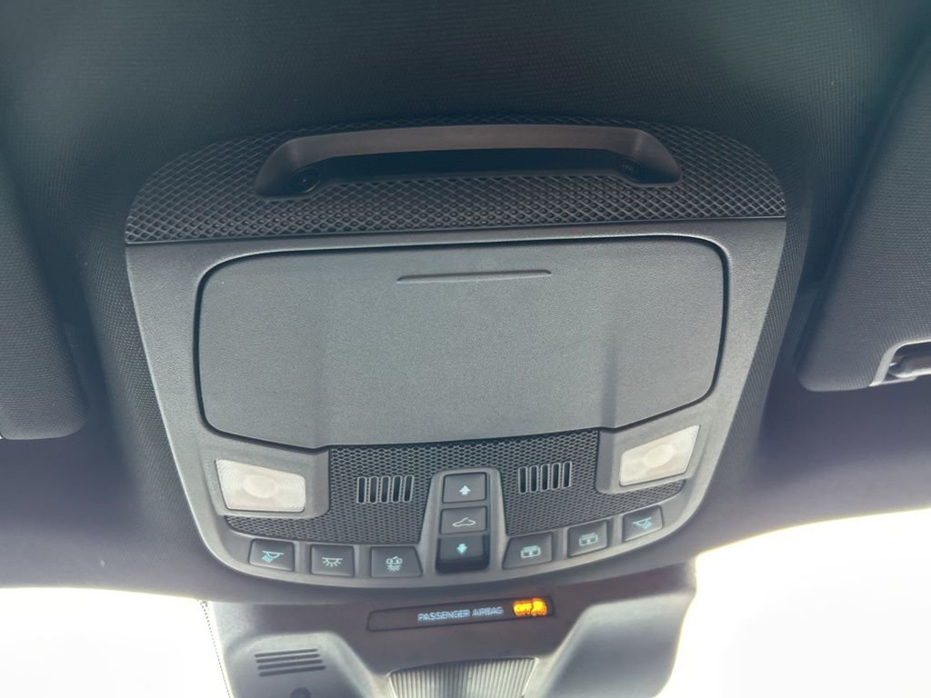 Used 2022 White Metallic Ford Platinum image 29