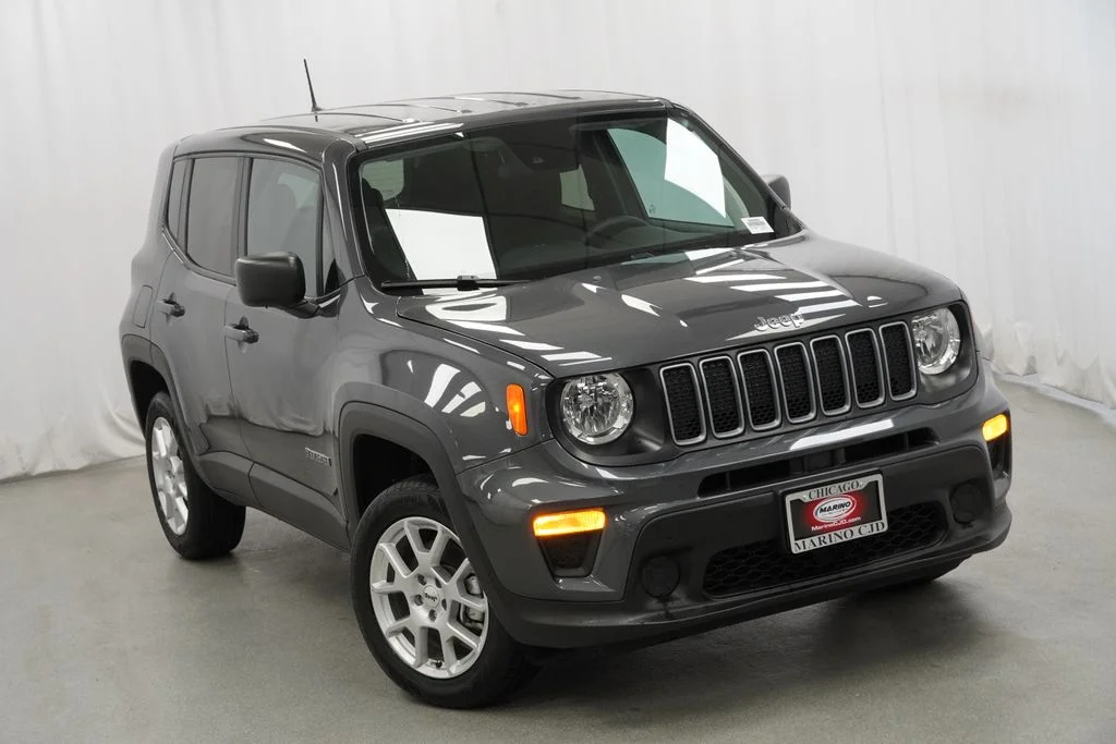 Used 2023 Gray Jeep Latitude image 8