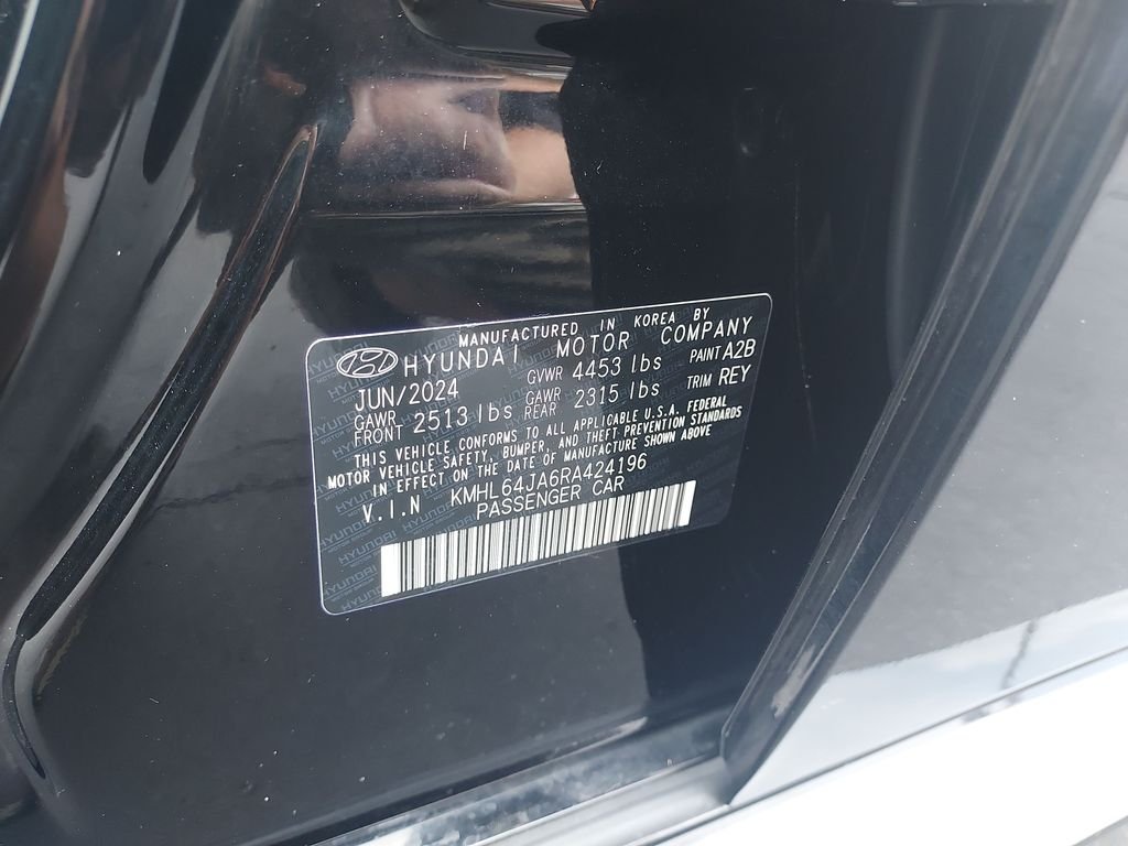 Used 2024 Black Hyundai SEL image 23