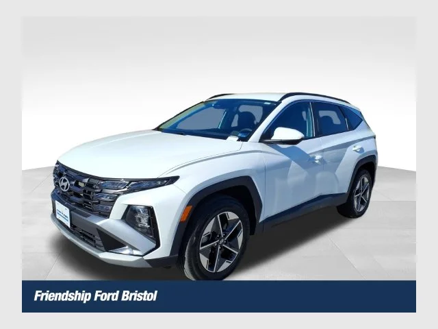 Used 2025 White Hyundai SEL image 1