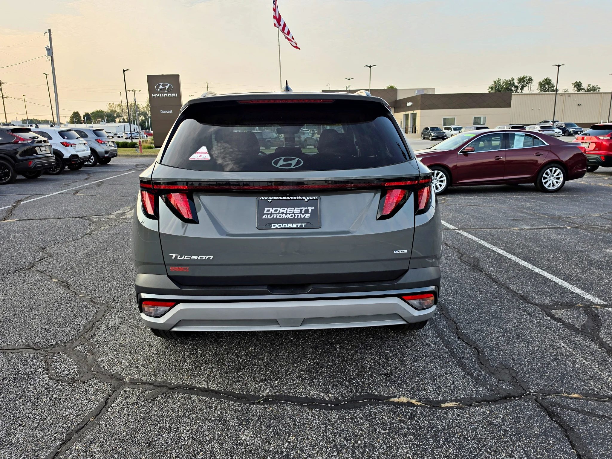Used 2025 Hampton Gray Hyundai SEL image 7